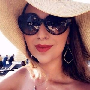 Meet your Posher, Raquel